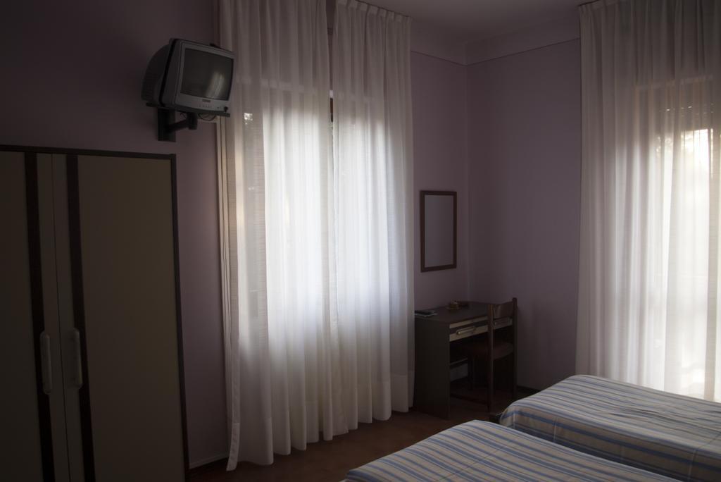 Albergo La Genzianella Miasino Værelse billede